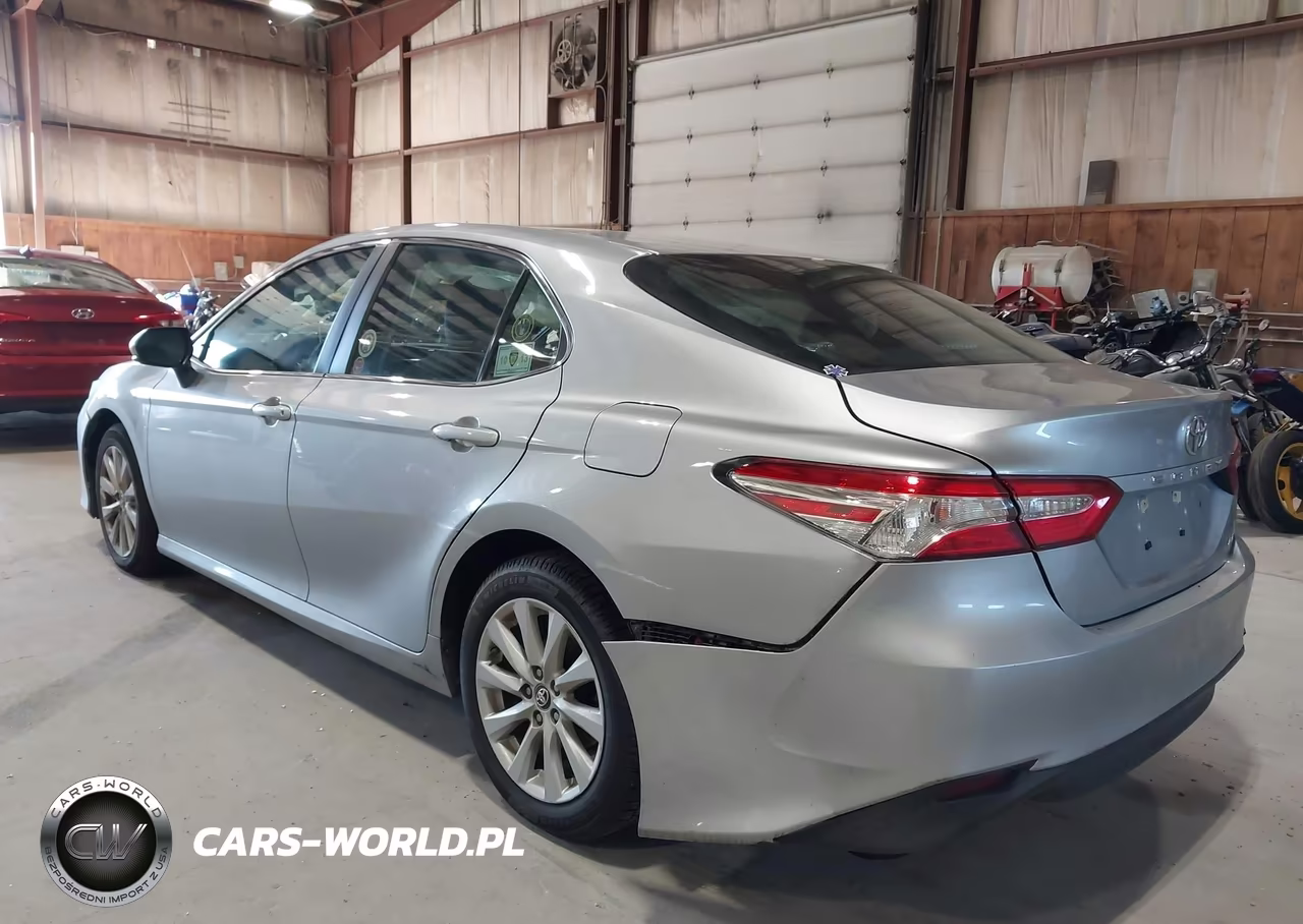2018 Toyota Camry Le VIN:4T1B11HK9JU599732 - 3