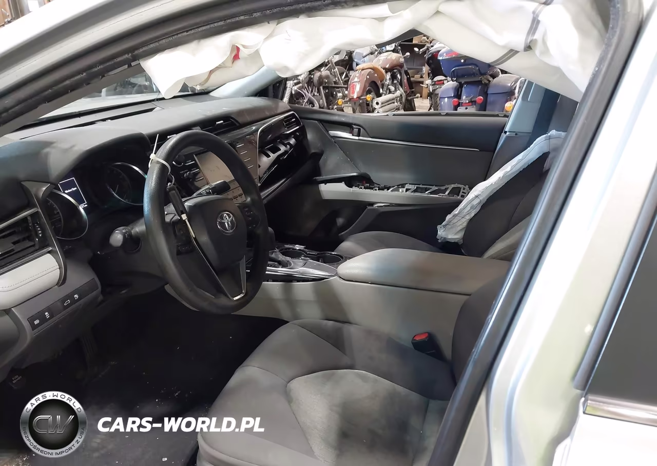 2018 Toyota Camry Le VIN:4T1B11HK9JU599732 - 5