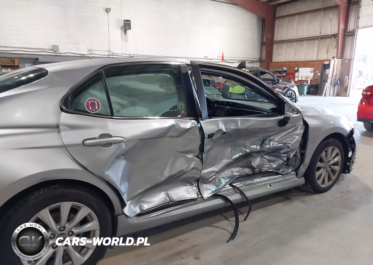 2018 Toyota Camry Le VIN:4T1B11HK9JU599732 - 6