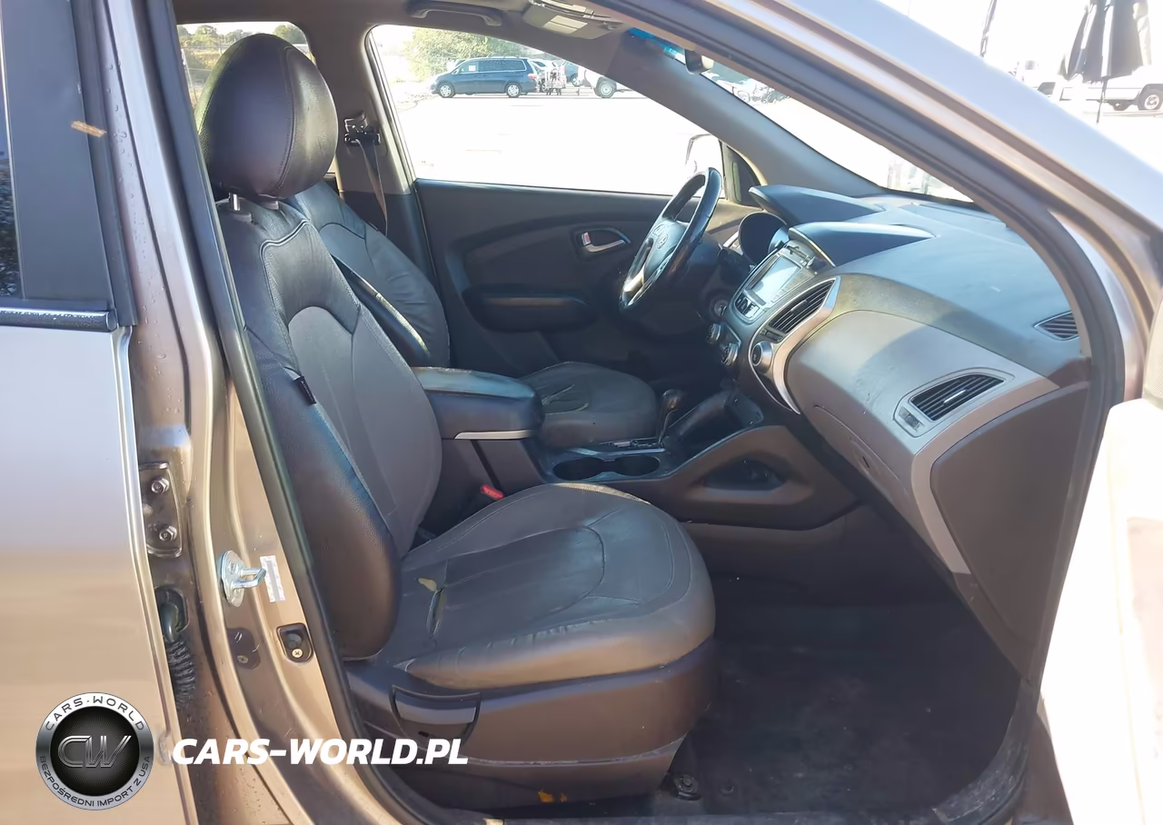 2012 Hyundai Tucson Limited VIN:KM8JUCAC1CU355335 - 5