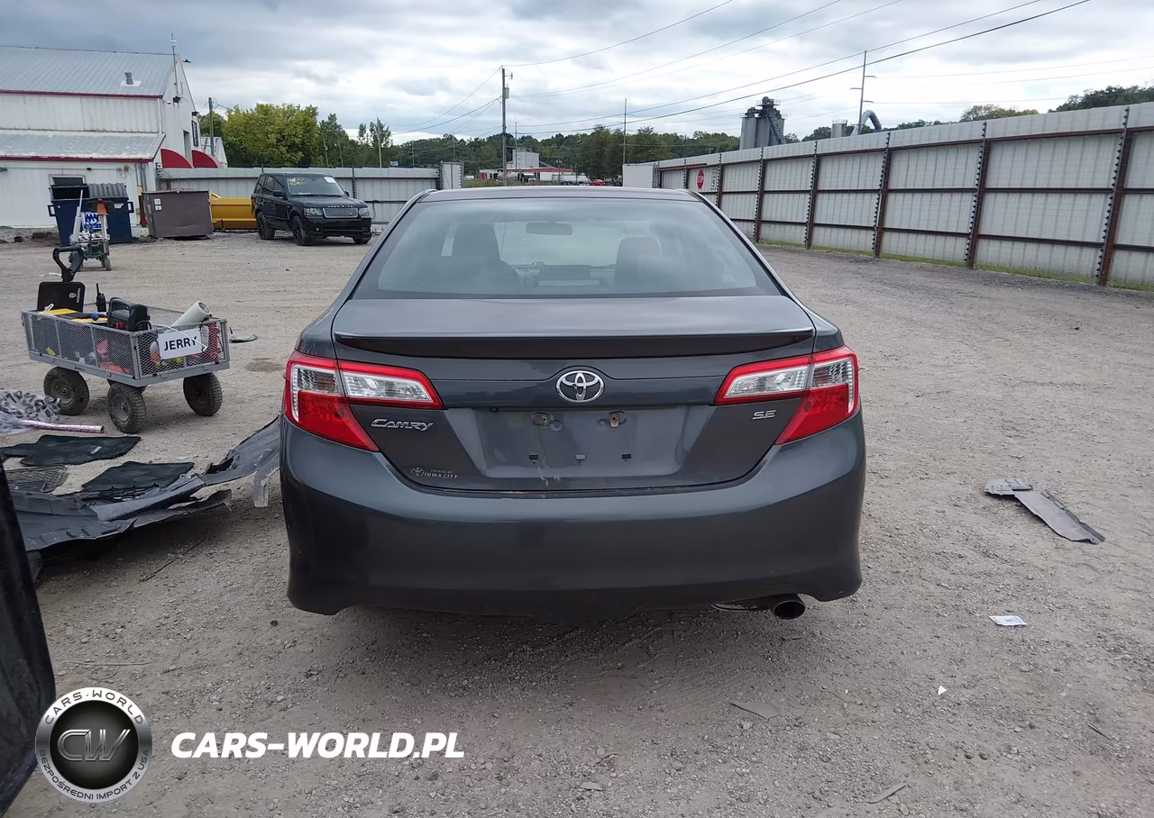 2014 Toyota Camry Se VIN:4T1BF1FK5EU776576 - 17