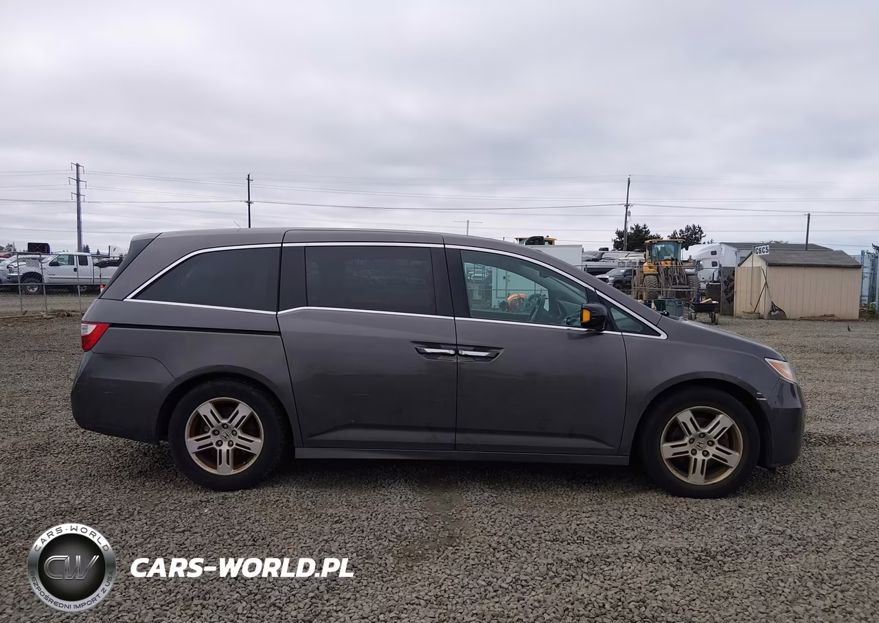 2013 Honda Odyssey Touring-Touring Elite VIN:5FNRL5H94DB084670 - 13