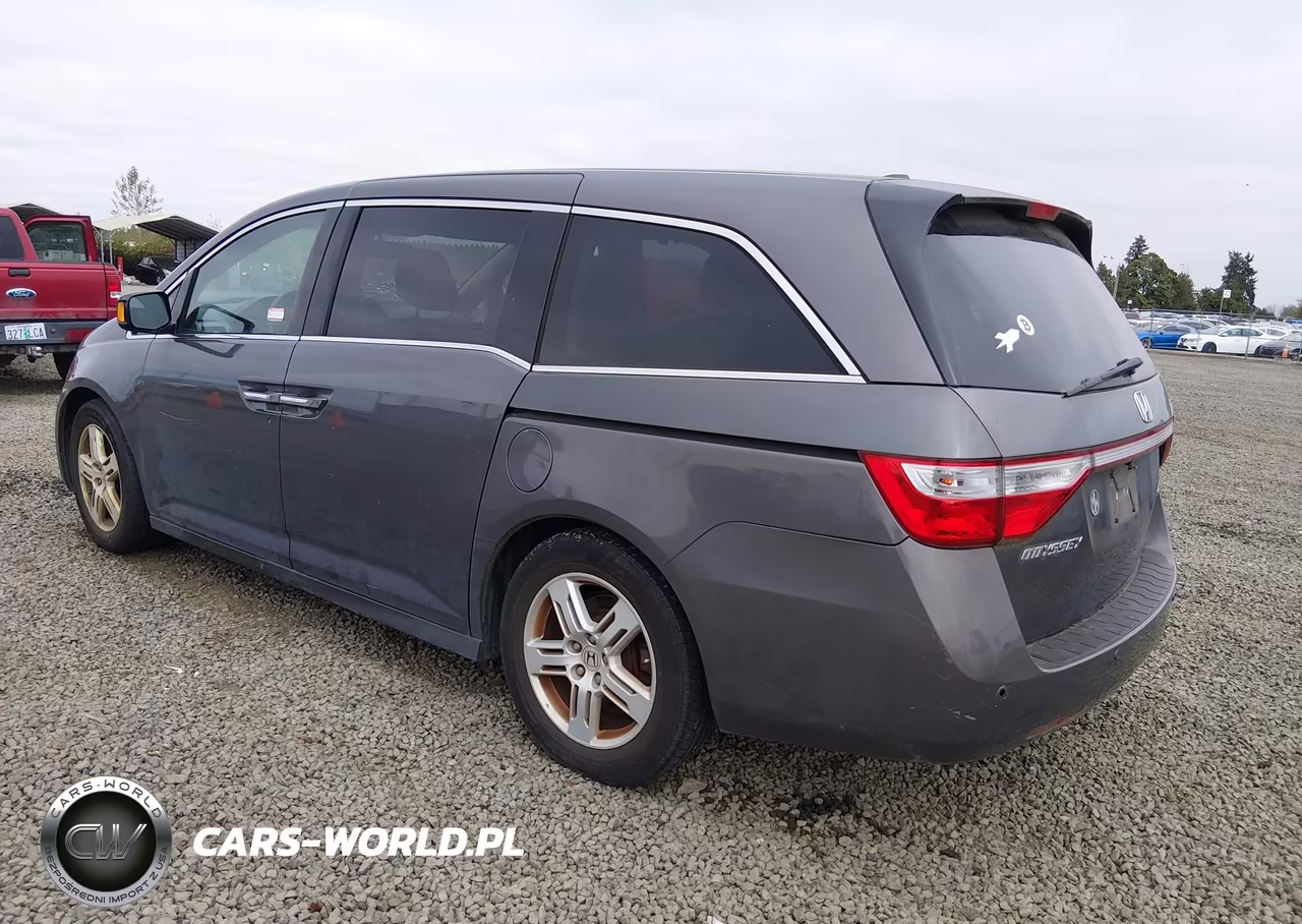 2013 Honda Odyssey Touring-Touring Elite VIN:5FNRL5H94DB084670 - 3