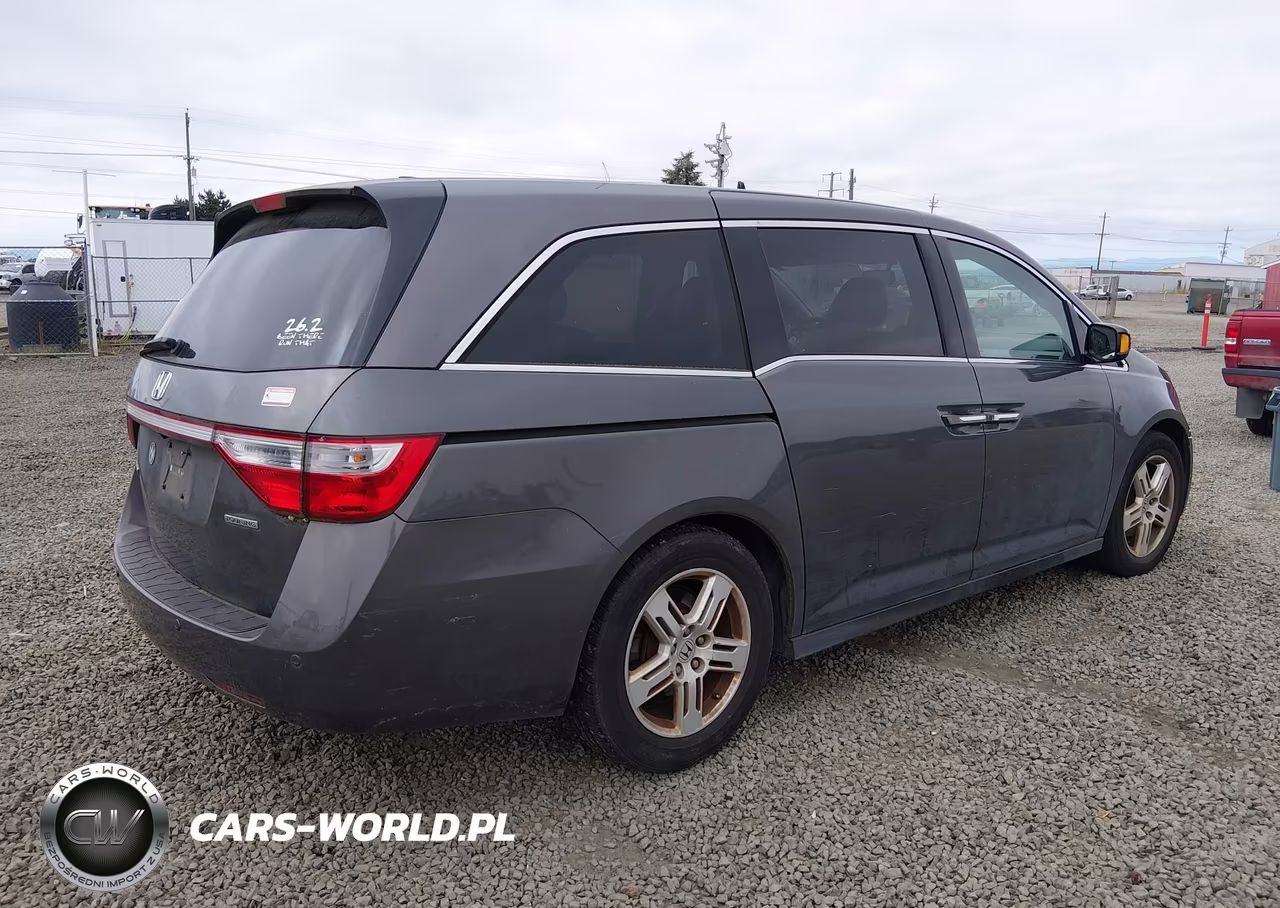 2013 Honda Odyssey Touring-Touring Elite VIN:5FNRL5H94DB084670 - 4