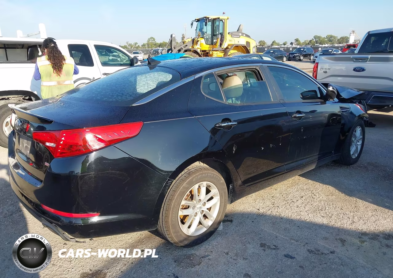 2013 Kia Optima Lx VIN:5XXGM4A75DG188881 - 4