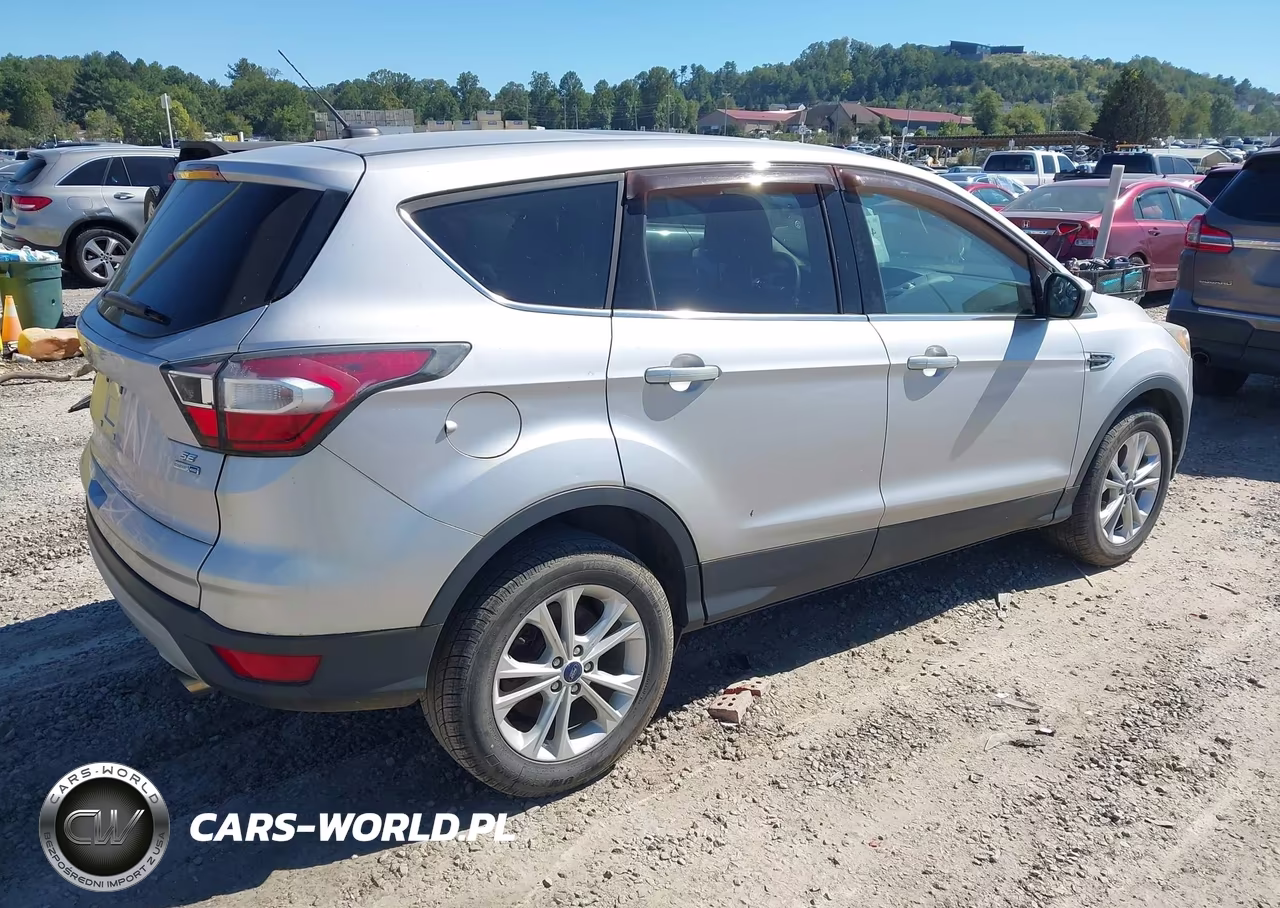 2017 Ford Escape Se VIN:1FMCU9GD9HUB34343 - 4