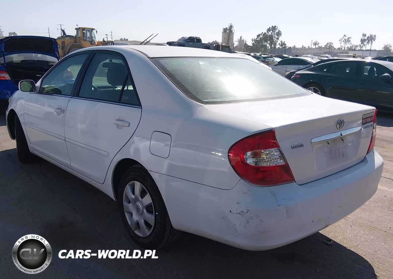 2004 Toyota Camry Le VIN:4T1BE32K14U275235 - 3
