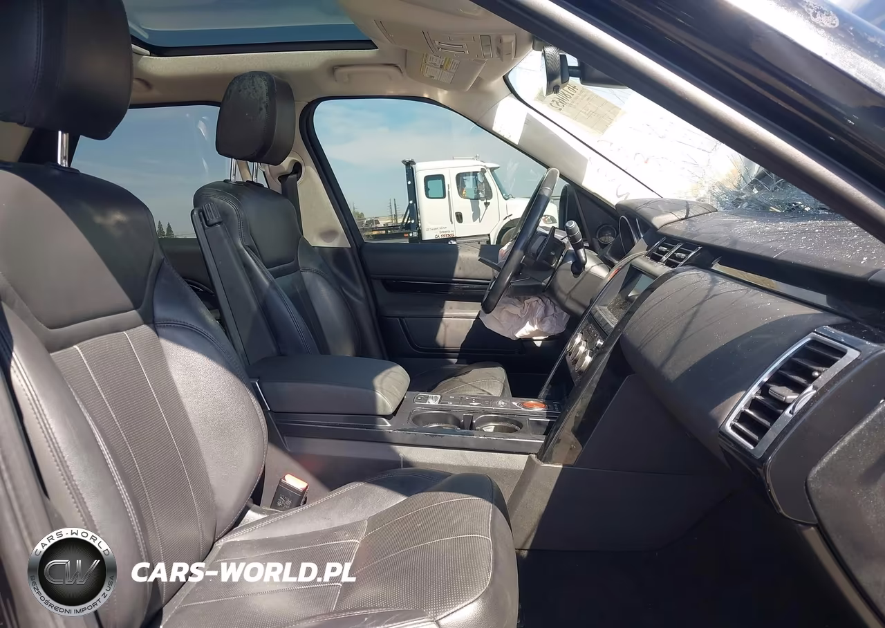 2019 Land Rover Discovery Se VIN:SALRG2RV2K2400705 - 5