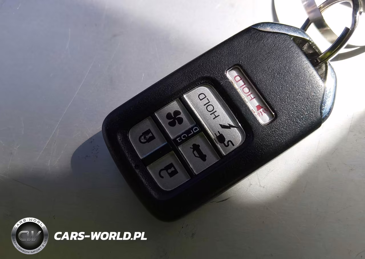 2020 Honda Clarity Plug-In Hybrid Touring VIN:JHMZC5F3XLC002126 - 11