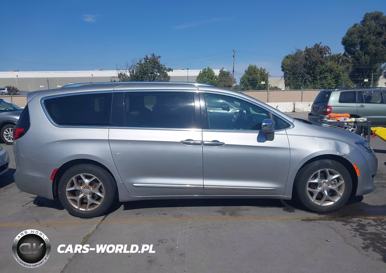 2017 Chrysler Pacifica Limited VIN:2C4RC1GG9HR579028 - 13