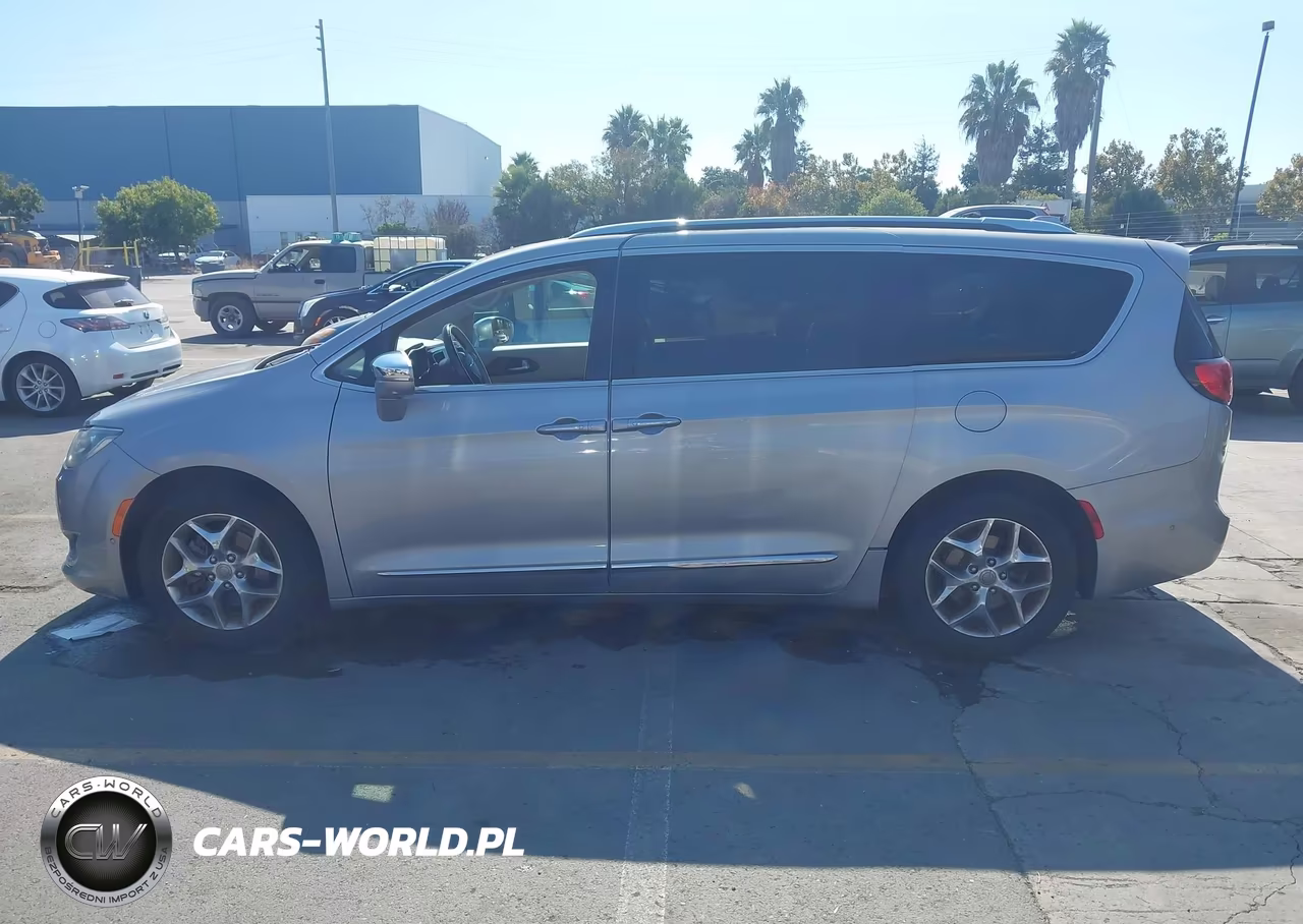 2017 Chrysler Pacifica Limited VIN:2C4RC1GG9HR579028 - 14