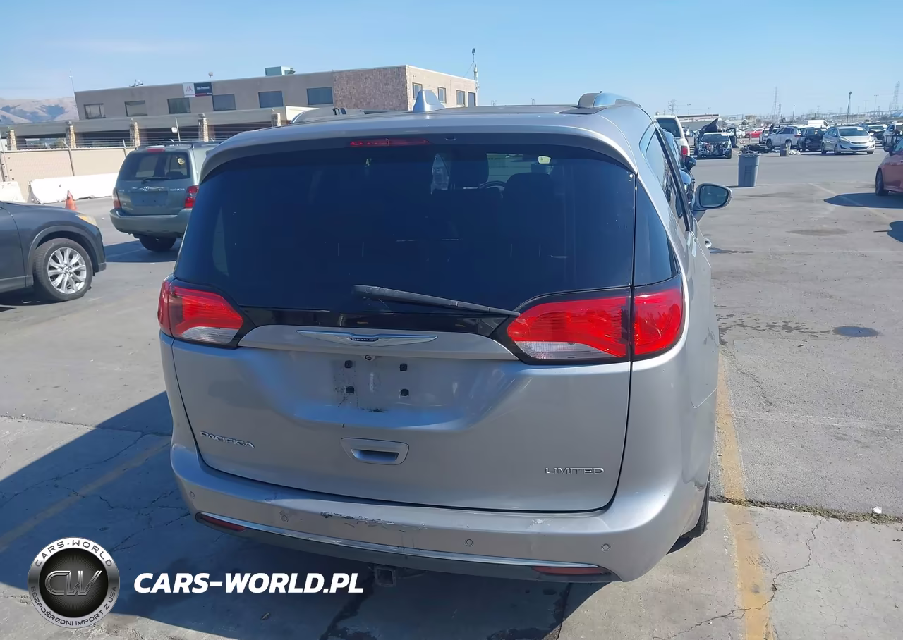 2017 Chrysler Pacifica Limited VIN:2C4RC1GG9HR579028 - 16