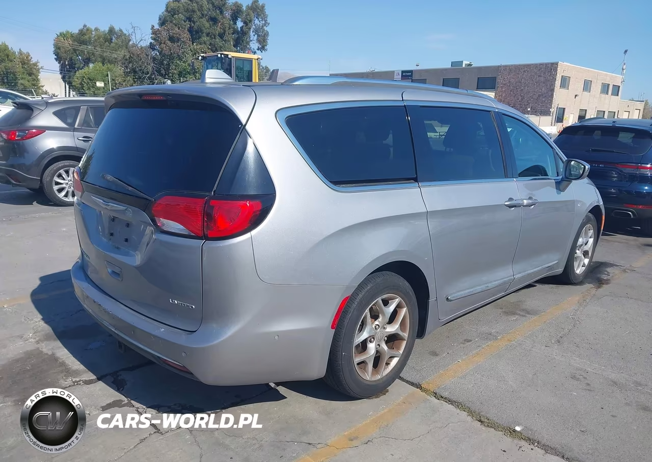 2017 Chrysler Pacifica Limited VIN:2C4RC1GG9HR579028 - 6