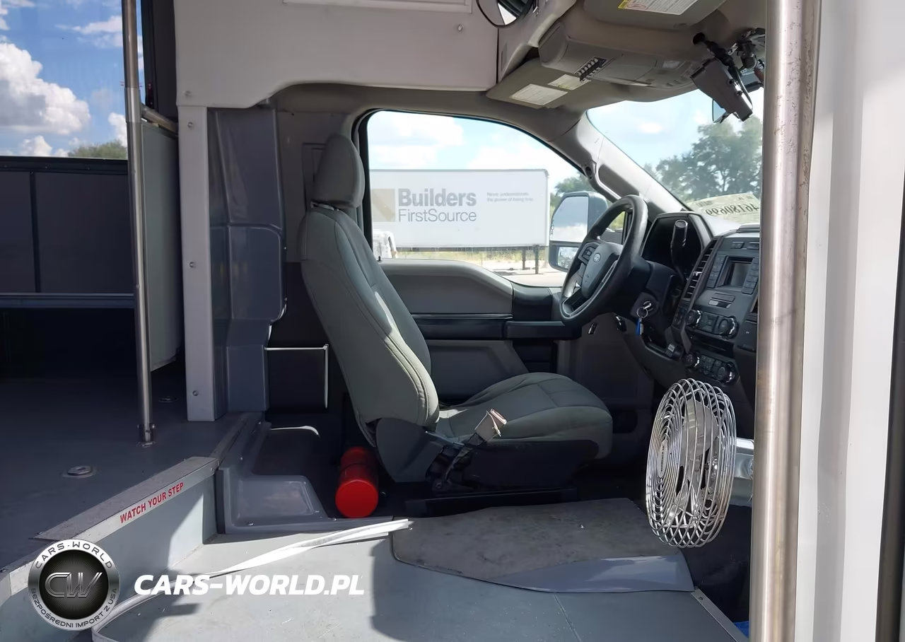 2017 Ford F-450 Chassis Xl VIN:1FDAF4GT1HEF23046 - 5
