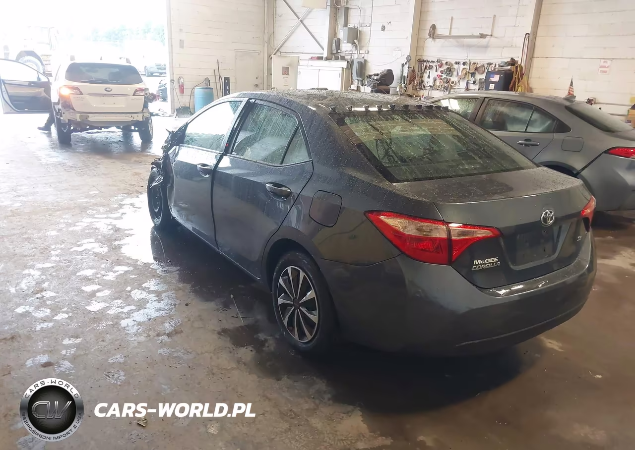 2018 Toyota Corolla Le VIN:2T1BURHE5JC985484 - 3