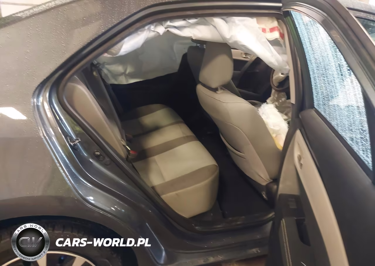2018 Toyota Corolla Le VIN:2T1BURHE5JC985484 - 8