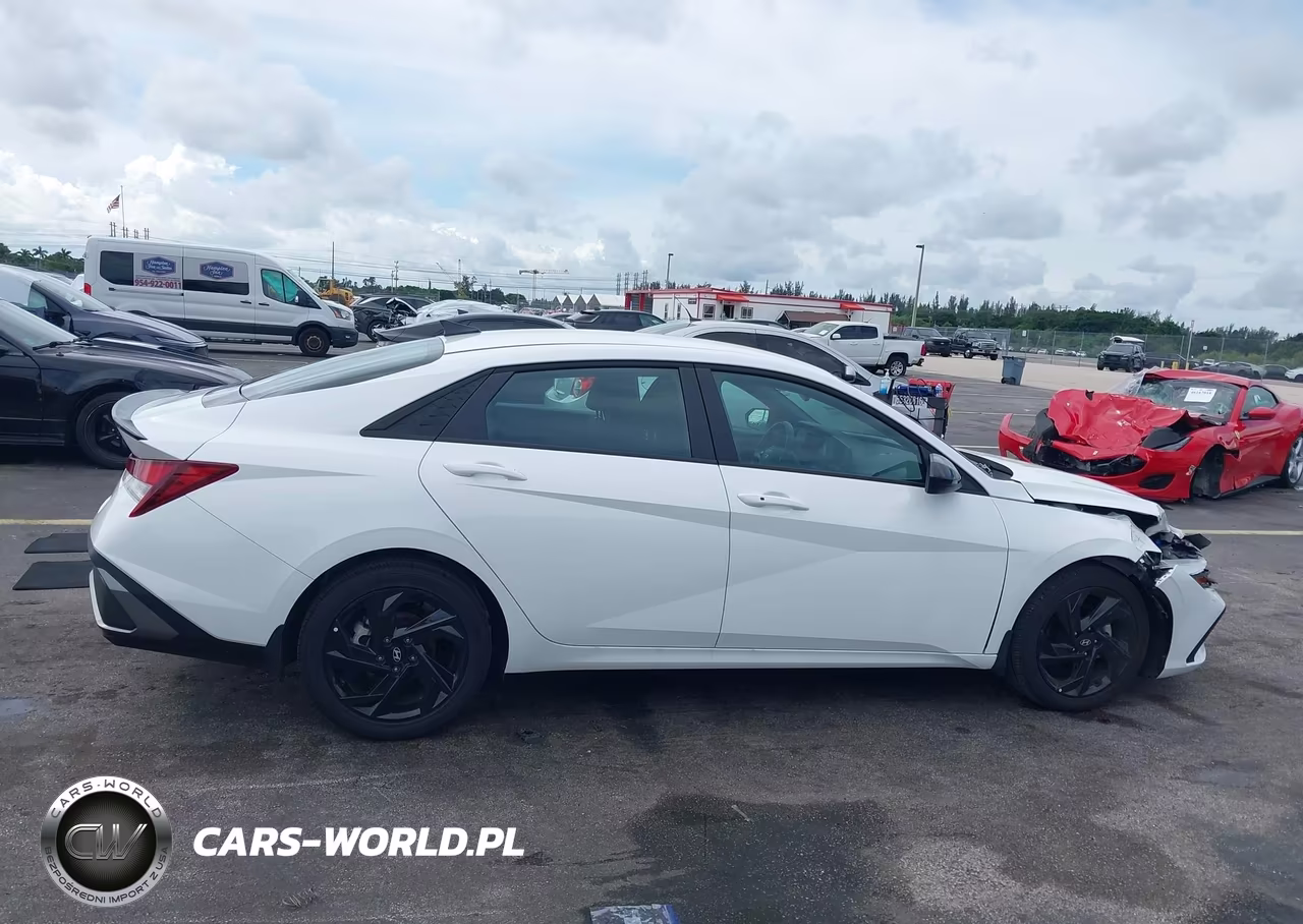 2026 Hyundai Elantra Sel Sport VIN:KMHLM4DG7TU133203 - 13