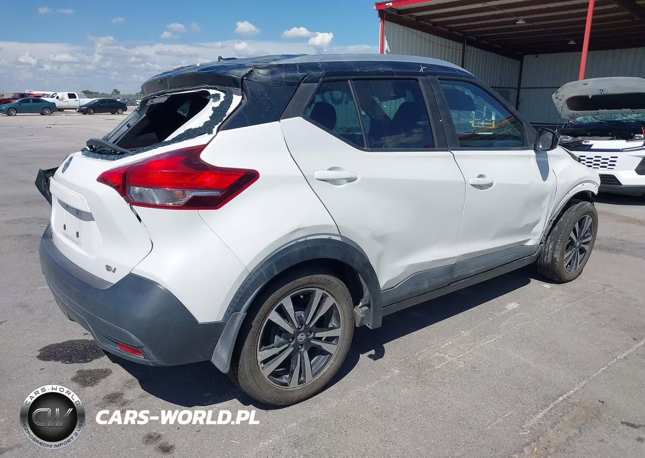 2018 Nissan Kicks Sv VIN:3N1CP5CU8JL516232 - 4