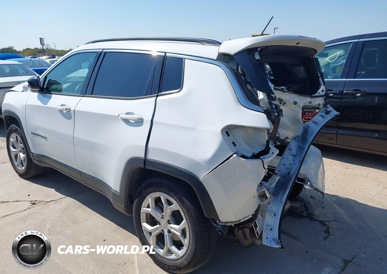 2024 Jeep Compass Latitude 4X4 VIN:3C4NJDBN5RT110433 - 3