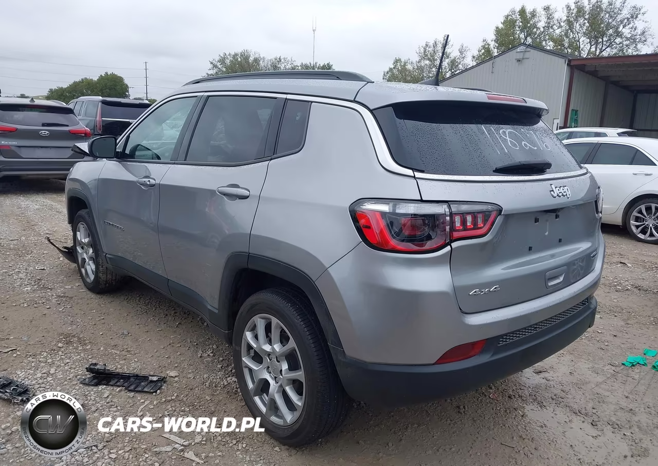2022 Jeep Compass Latitude Lux 4X4 VIN:3C4NJDFB8NT118276 - 3
