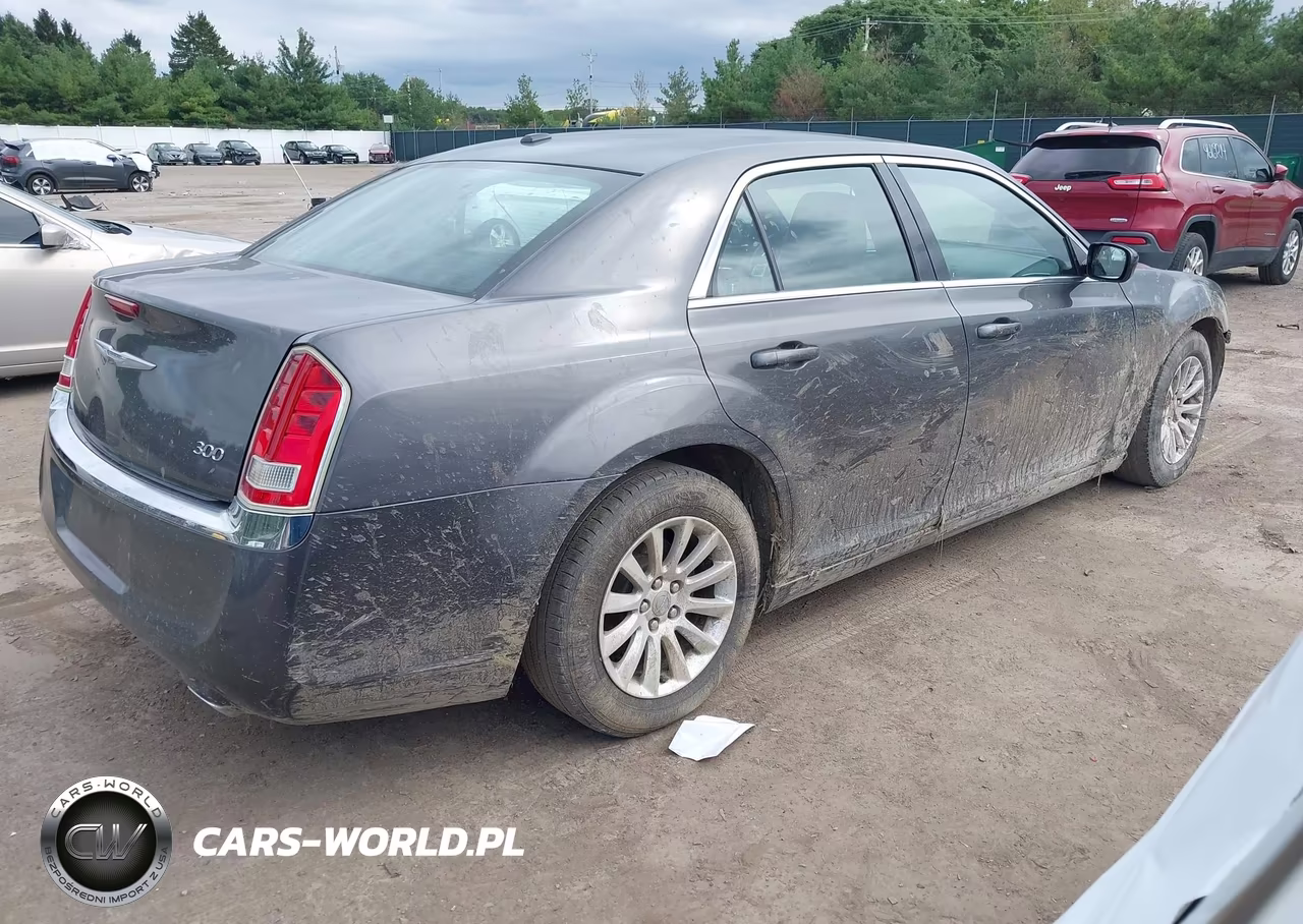 2014 Chrysler 300 VIN:2C3CCAAG7EH343479 - 4
