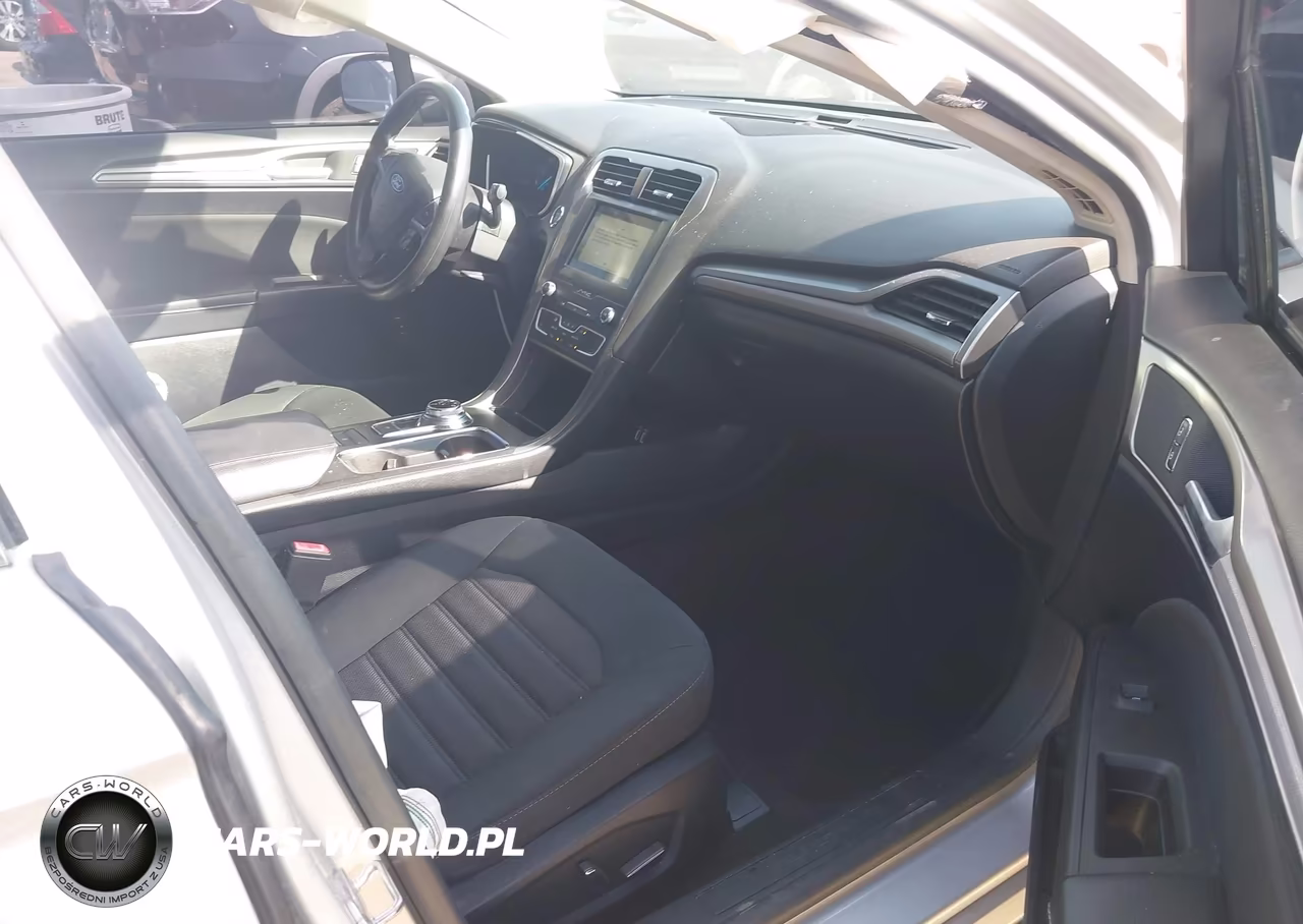 2019 Ford Fusion Hybrid Se VIN:3FA6P0LU8KR119752 - 5