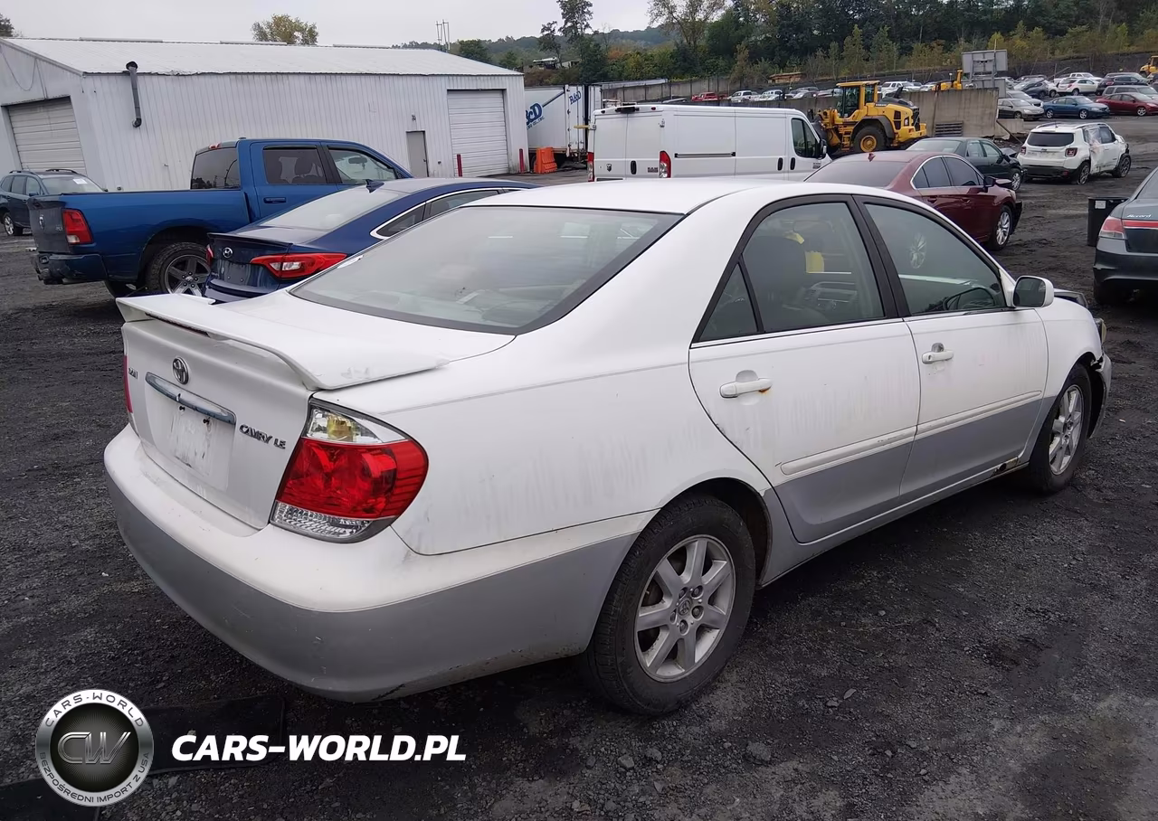 2002 Toyota Camry Le VIN:4T1BE32K32U042308 - 4