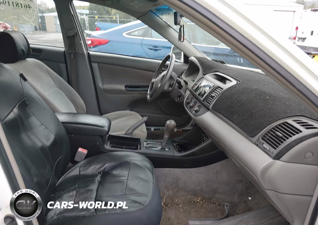 2002 Toyota Camry Le VIN:4T1BE32K32U042308 - 5