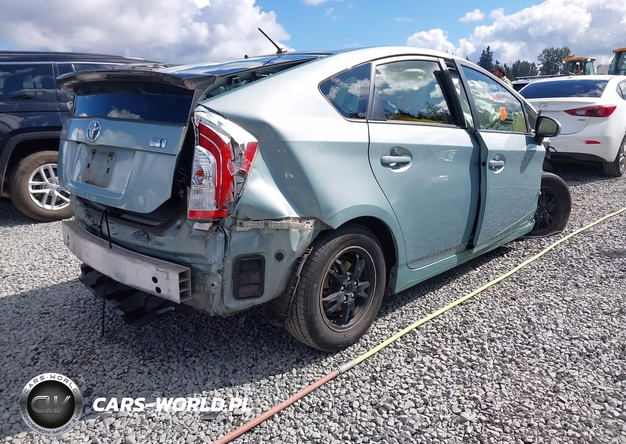 2015 Toyota Prius Two VIN:JTDKN3DUXF1909956 - 4