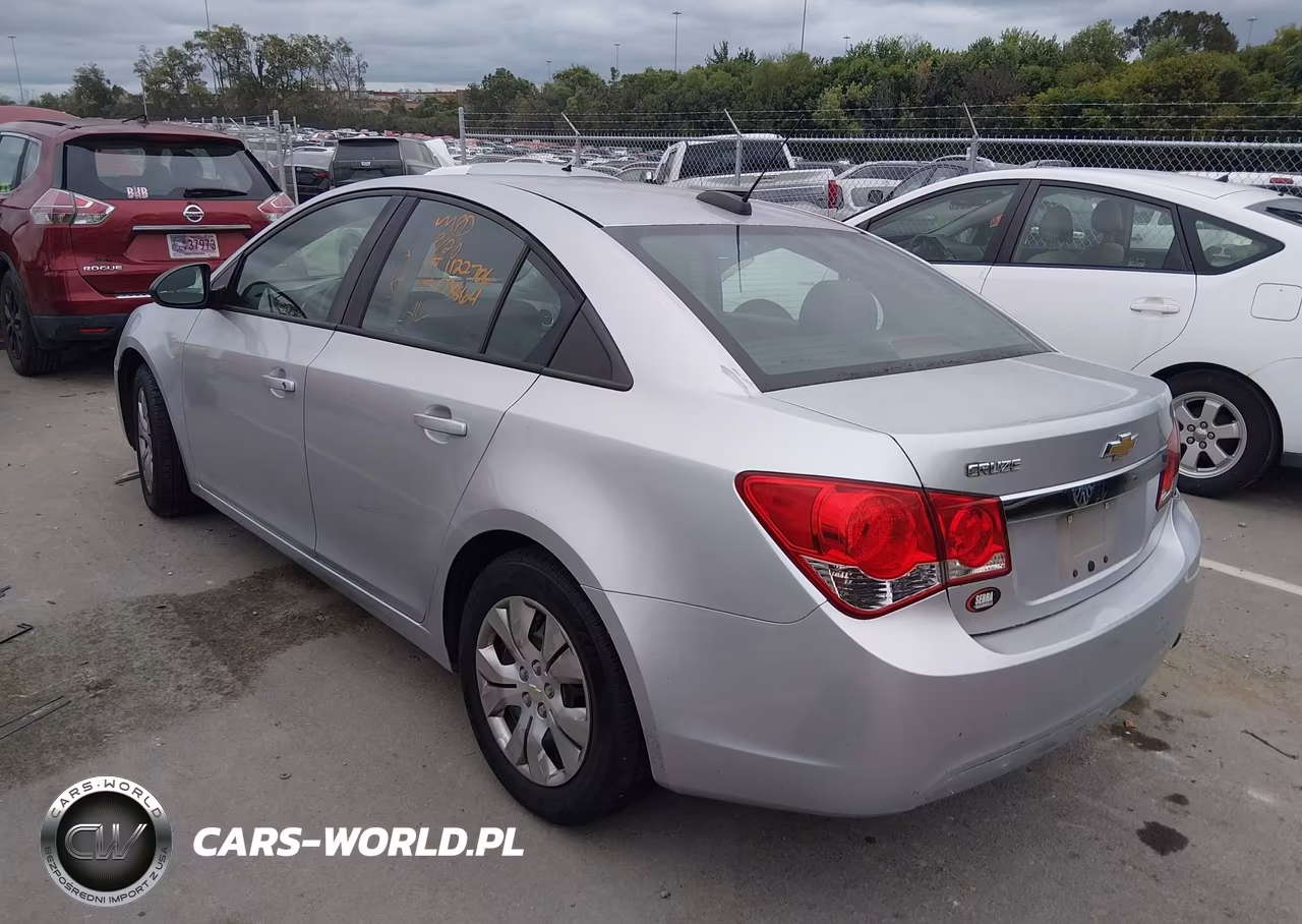 2015 Chevrolet Cruze Ls Auto VIN:1G1PA5SH6F7103864 - 3