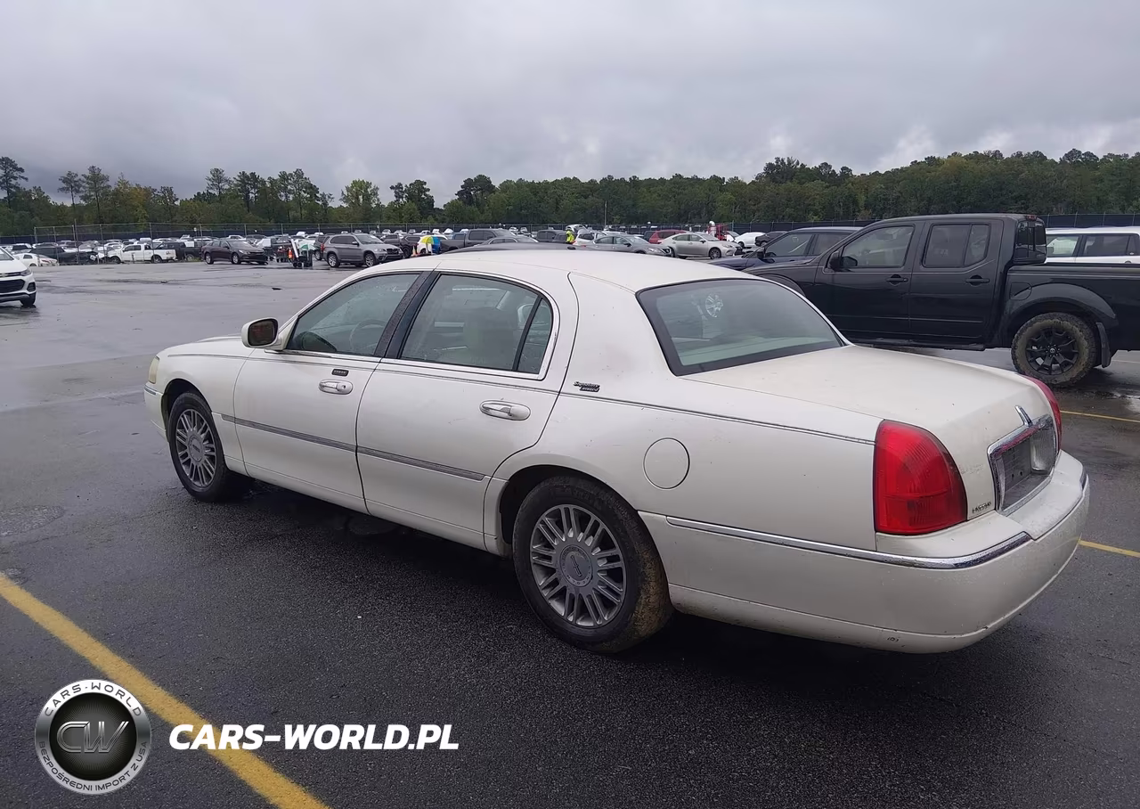 2006 Lincoln Town Car Signature Limited VIN:1LNHM82W56Y600574 - 3