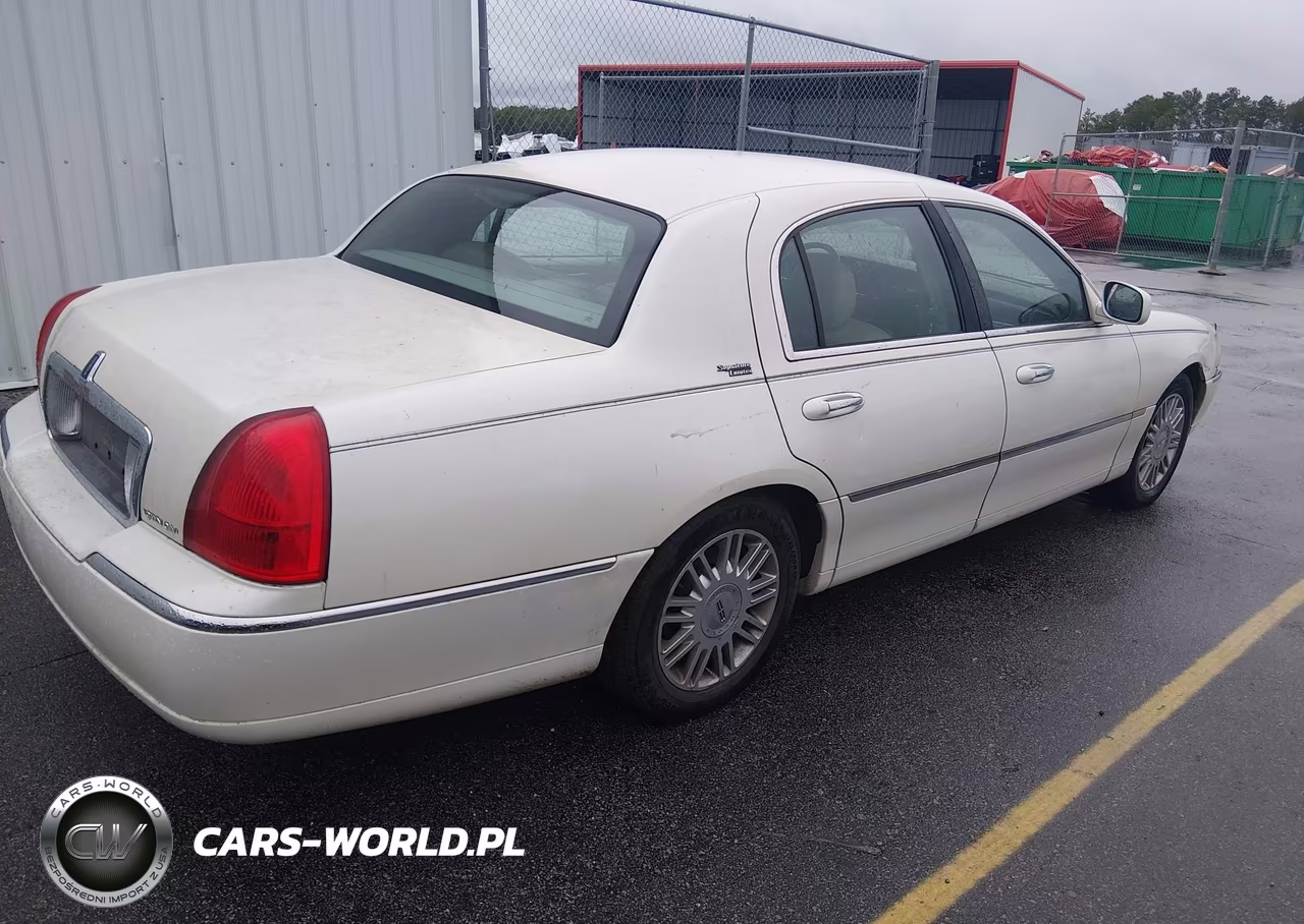 2006 Lincoln Town Car Signature Limited VIN:1LNHM82W56Y600574 - 4