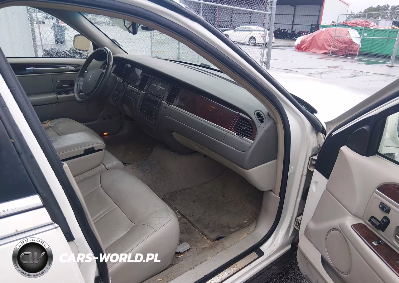2006 Lincoln Town Car Signature Limited VIN:1LNHM82W56Y600574 - 5