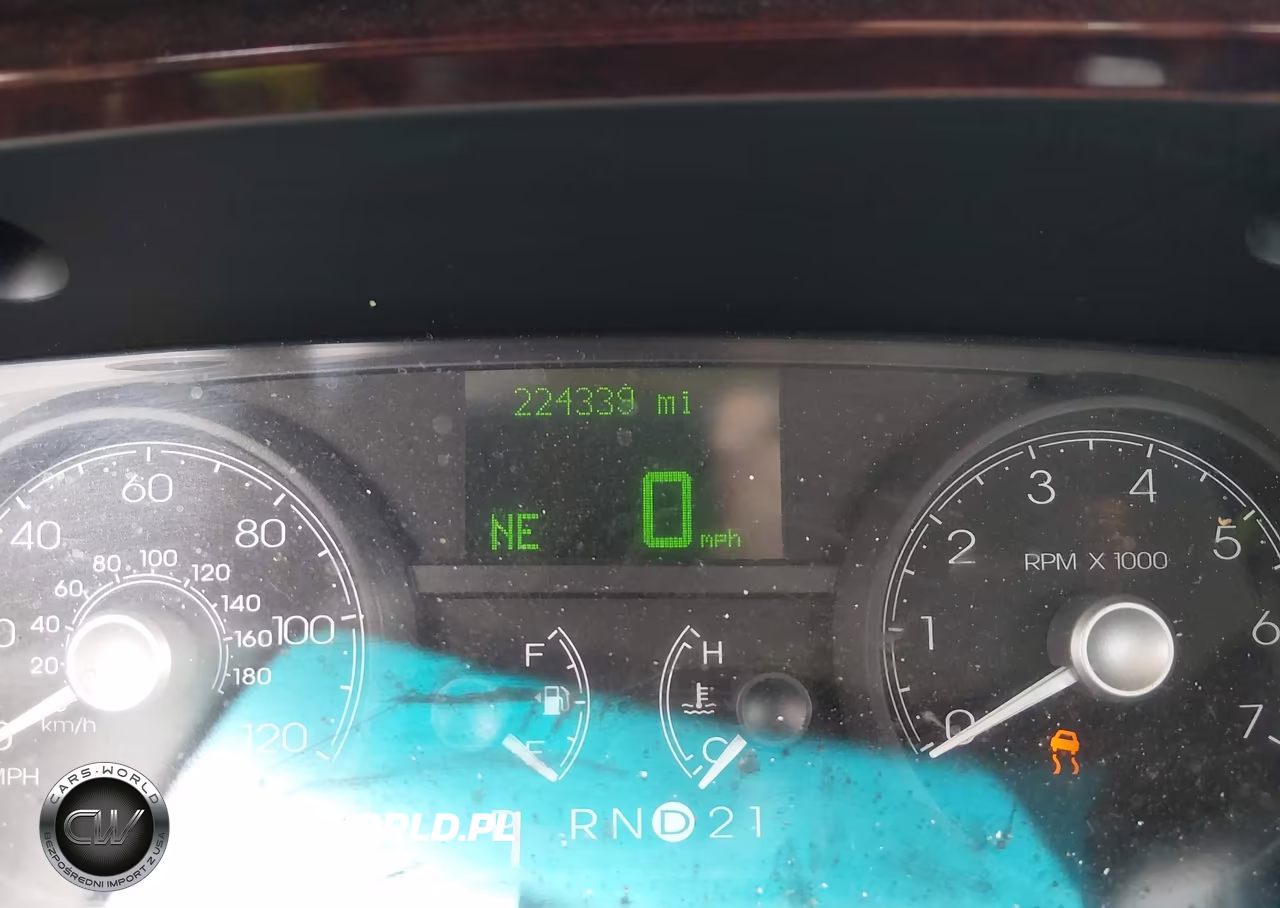 2006 Lincoln Town Car Signature Limited VIN:1LNHM82W56Y600574 - 7