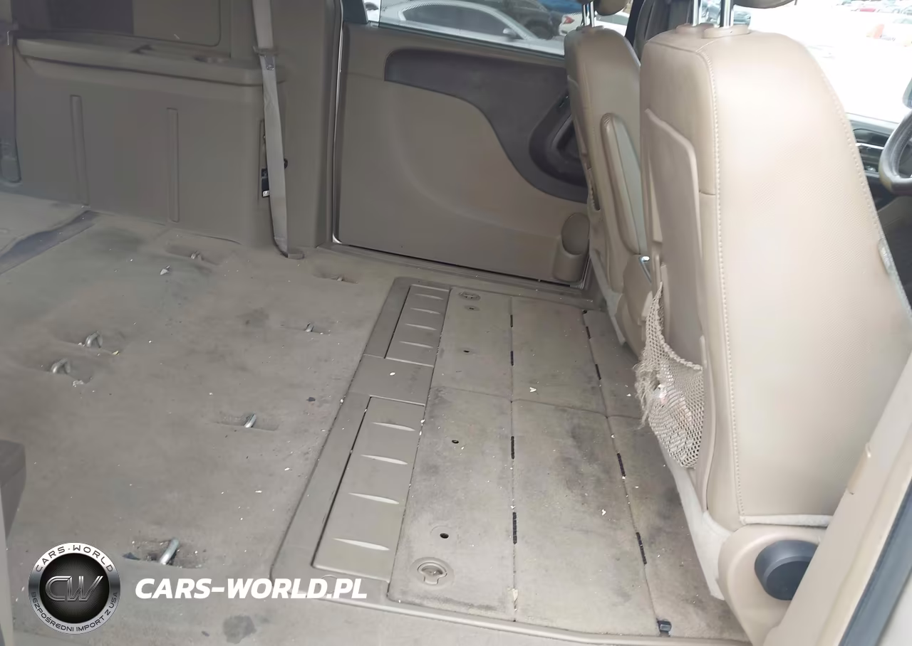 2016 Chrysler Town & Country Touring VIN:2C4RC1BG9GR248097 - 8