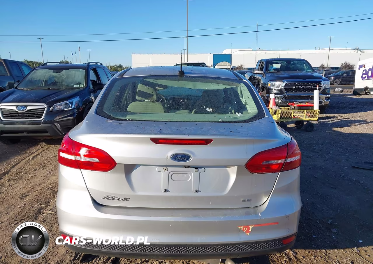 2018 Ford Focus Se VIN:1FADP3F27JL225285 - 16