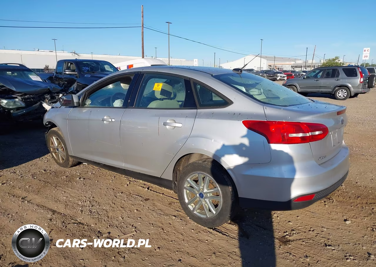 2018 Ford Focus Se VIN:1FADP3F27JL225285 - 3