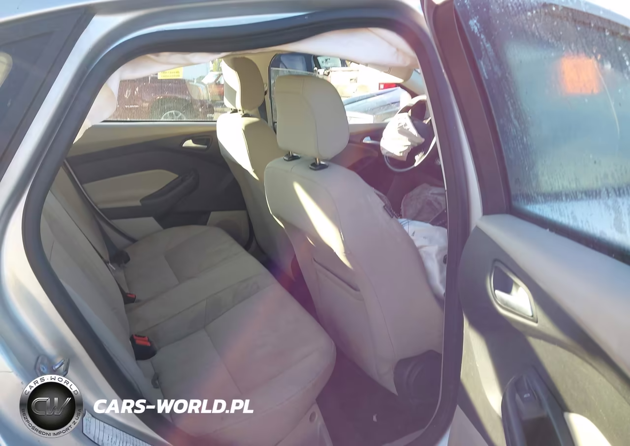 2018 Ford Focus Se VIN:1FADP3F27JL225285 - 8