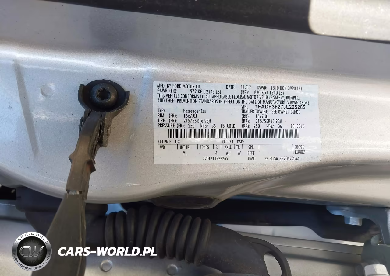 2018 Ford Focus Se VIN:1FADP3F27JL225285 - 9