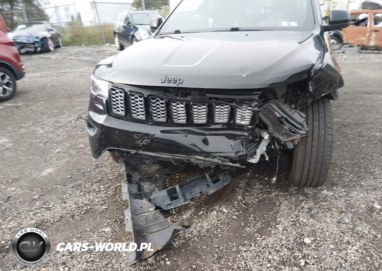 2017 Jeep Grand Cherokee Altitude 4X4 VIN:1C4RJFAG4HC767508 - 18