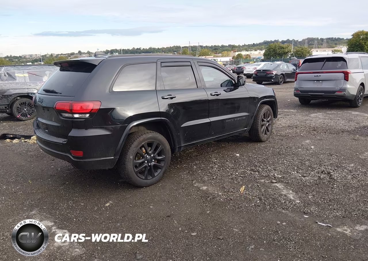 2017 Jeep Grand Cherokee Altitude 4X4 VIN:1C4RJFAG4HC767508 - 4