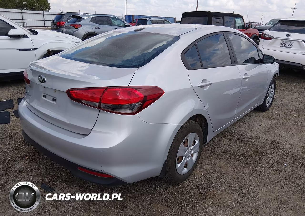 2018 Kia Forte Lx VIN:3KPFK4A79JE165612 - 4