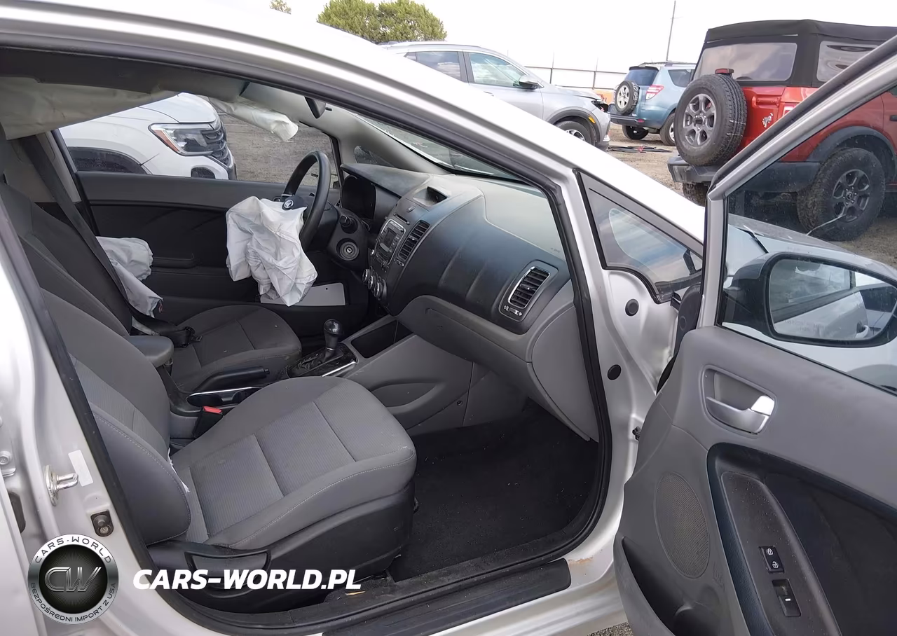 2018 Kia Forte Lx VIN:3KPFK4A79JE165612 - 5