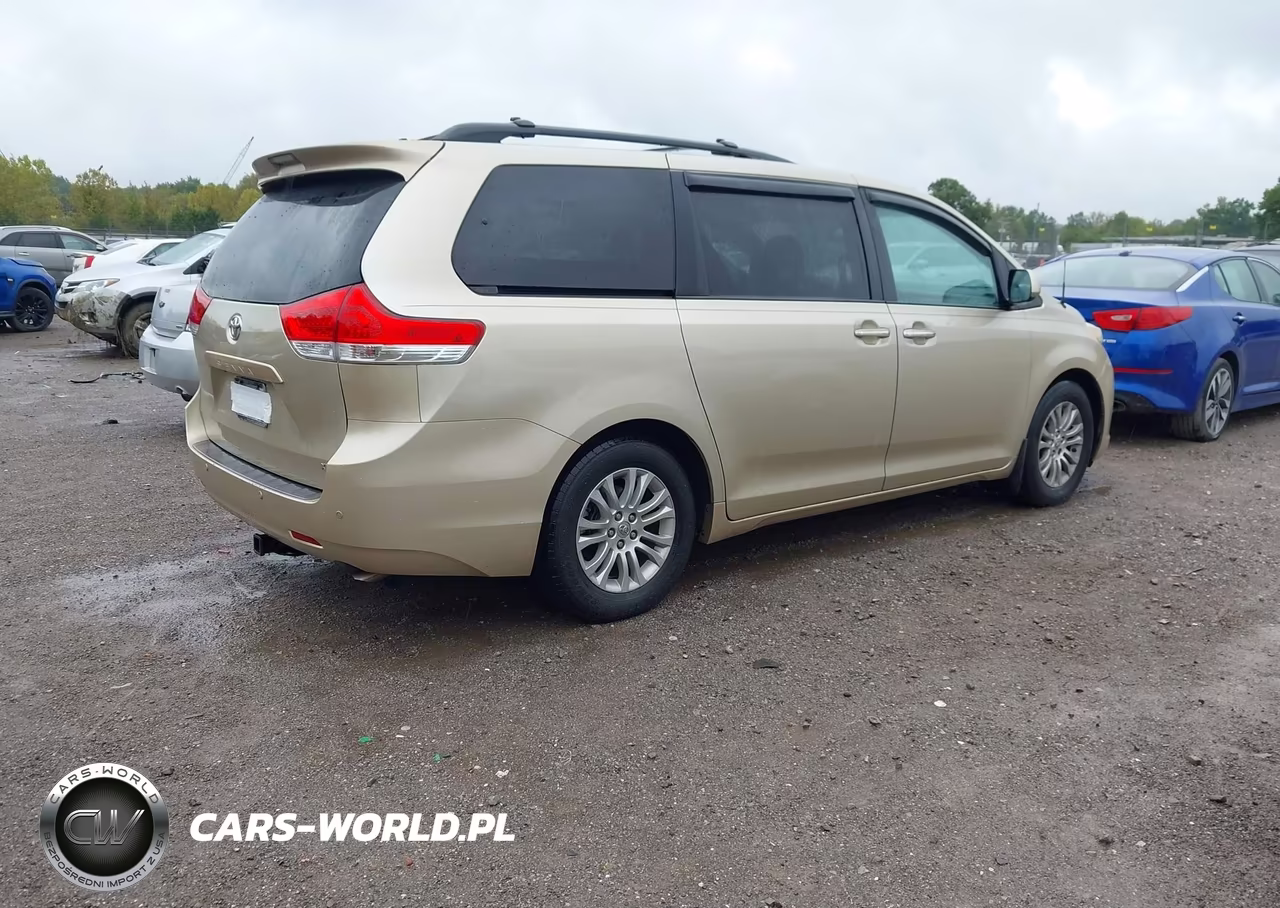 2013 Toyota Sienna Xle V6 8 Passenger VIN:5TDYK3DC4DS330438 - 4