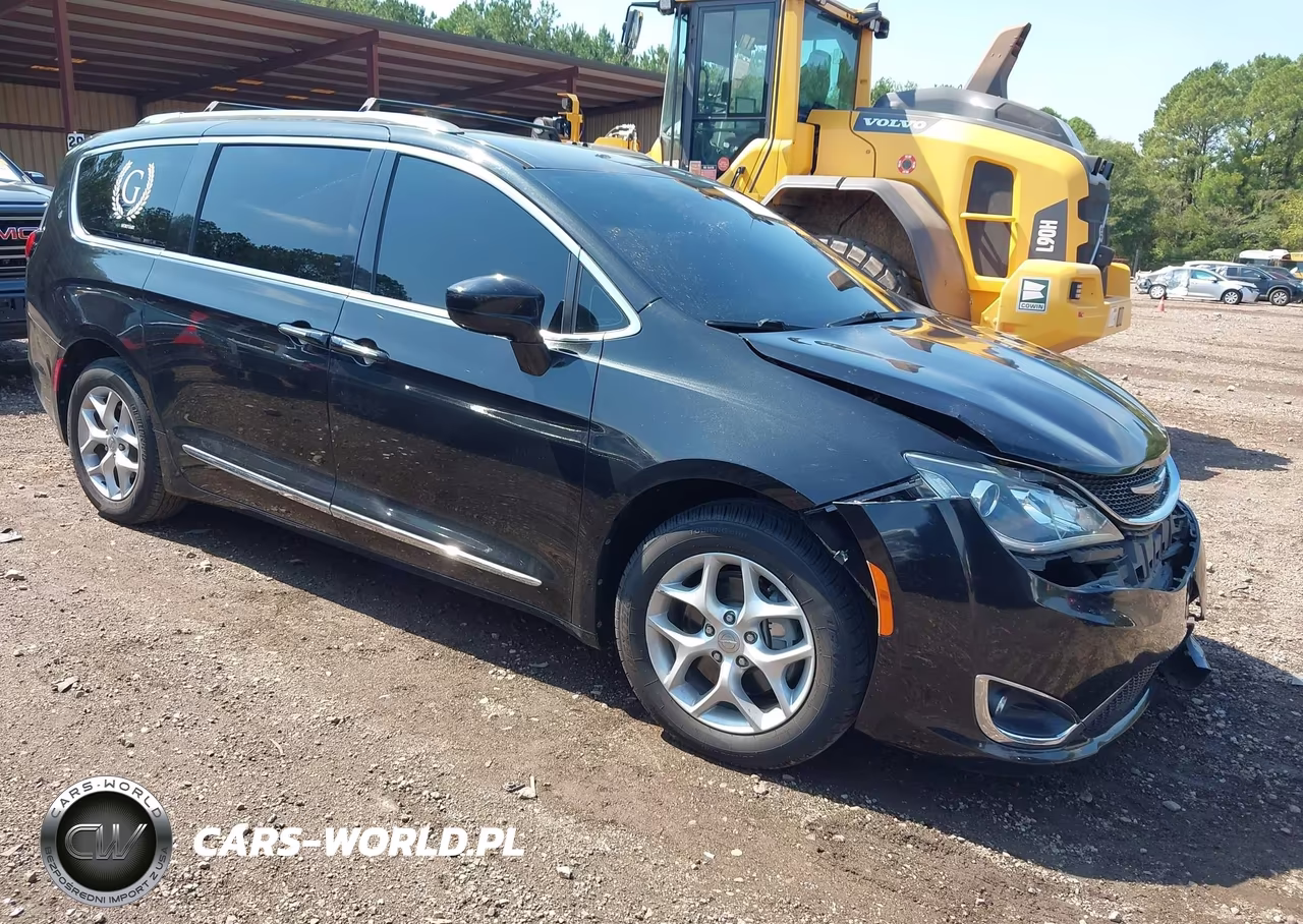 2017 Chrysler Pacifica Touring-L Plus