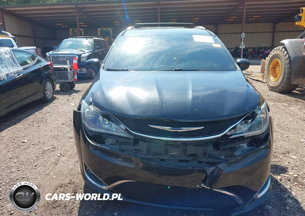 2017 Chrysler Pacifica Touring-L Plus VIN:2C4RC1EG3HR633362 - 12