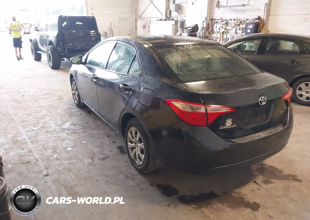 2018 Toyota Corolla Le VIN:2T1BURHE0JC991726 - 3