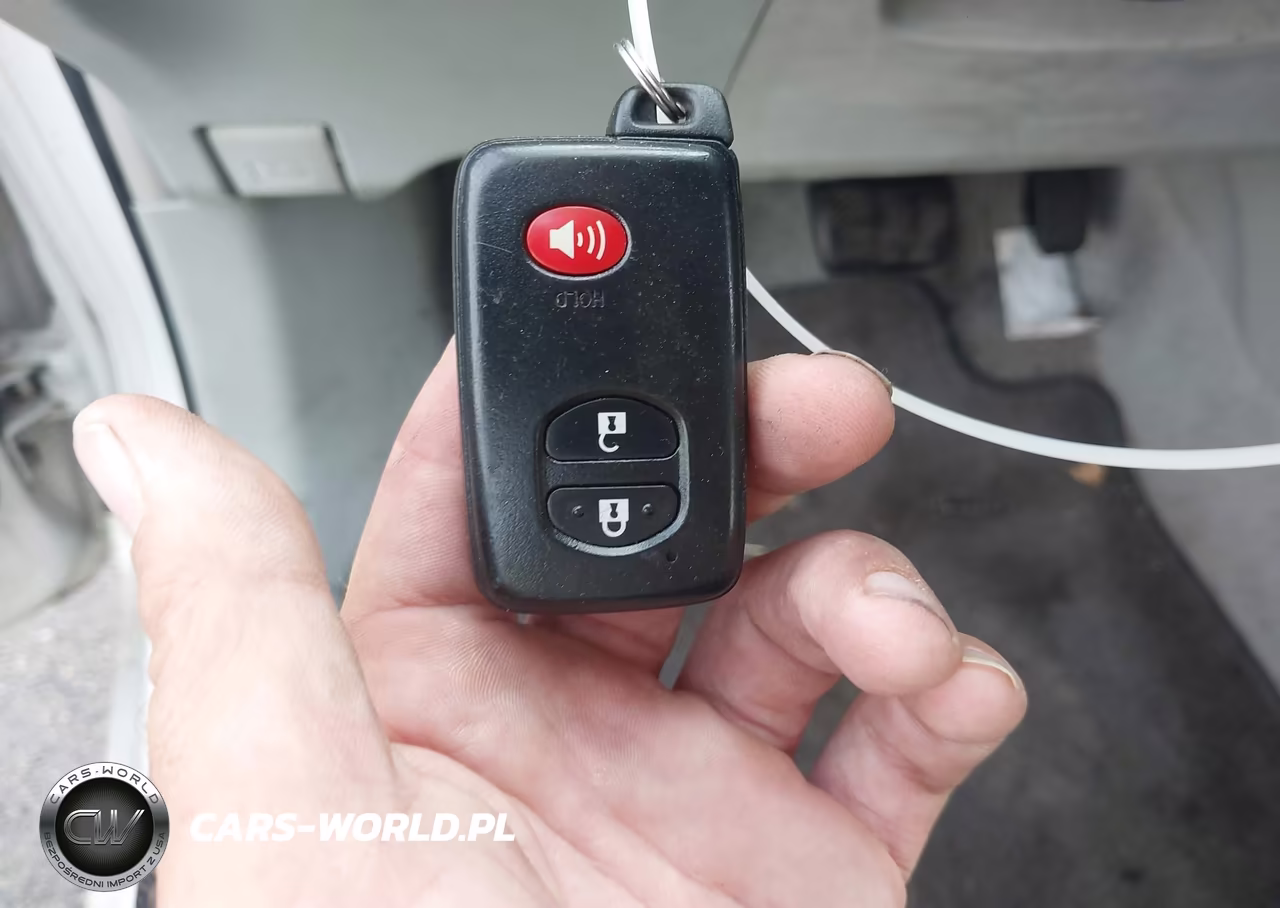 2011 Toyota Prius Two VIN:JTDKN3DU0B5365731 - 11