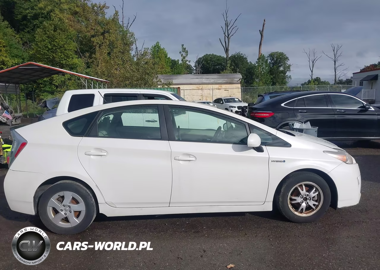2011 Toyota Prius Two VIN:JTDKN3DU0B5365731 - 13