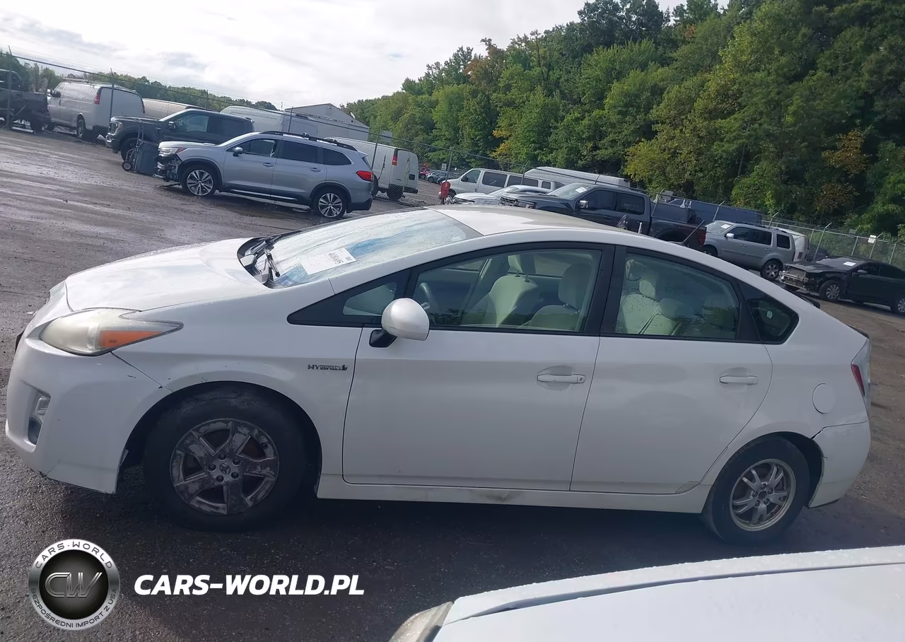 2011 Toyota Prius Two VIN:JTDKN3DU0B5365731 - 14